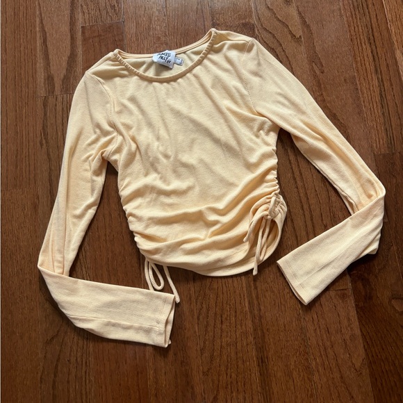 Princess Polly pastel yellow ribbed long sleeve ruched crop top - Picture 3 of 6